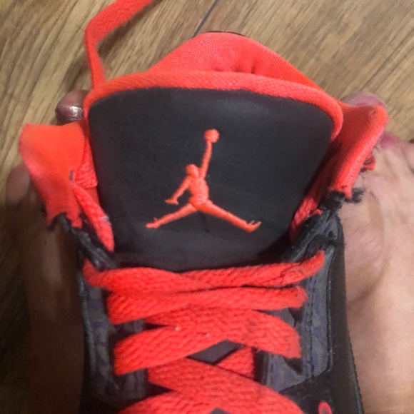 used youth jordans - Picture 2 of 3